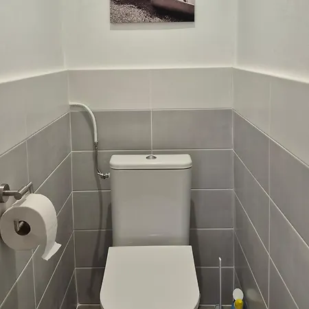 Вилла Lake Villa Castera-Verduzan *