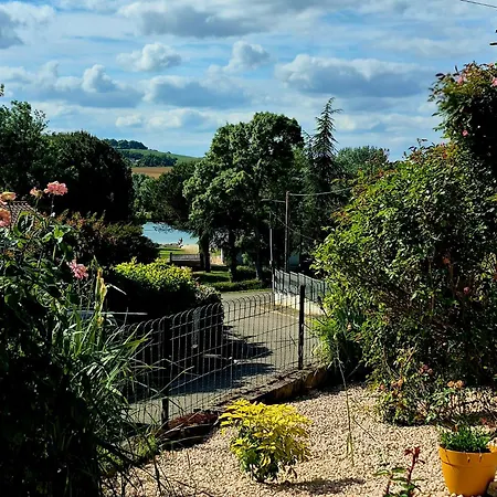 Lake Villa Castera-Verduzan Villa